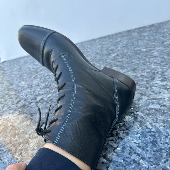 John Fluevog Black Leather Lace up Ankle Boots men’s Size 7. - Picture 12 of 13